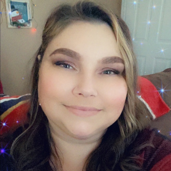 Meet your Posher, Angela - Picture 2 of 7